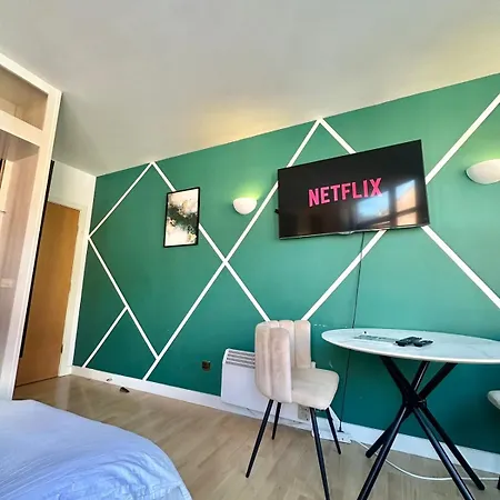 Flat By Brookland Serviced Short Lets With Free Wifi
